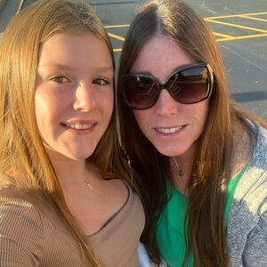 Meet your Posher, Dee